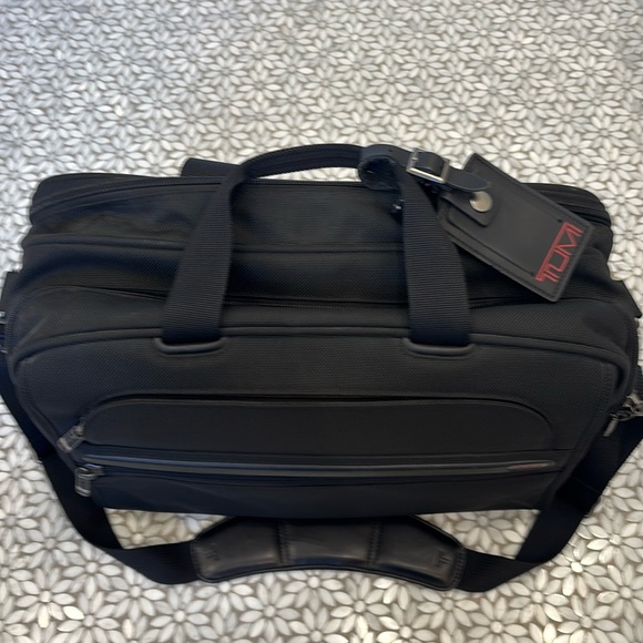 Unisex Tumi Alpha Ballistic Nylon 18" Boarding Tote in Black, OS- NWOT! - Picture 3 of 12